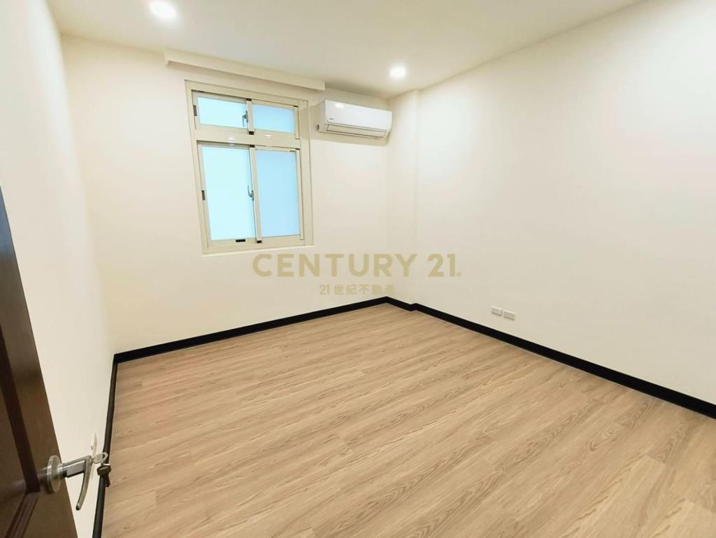 市府商圈稀有邊間全新裝潢3房車庭院戶