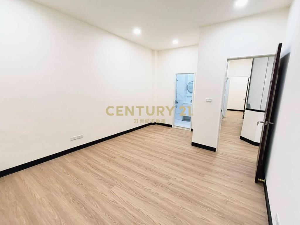 市府商圈稀有邊間全新裝潢3房車庭院戶