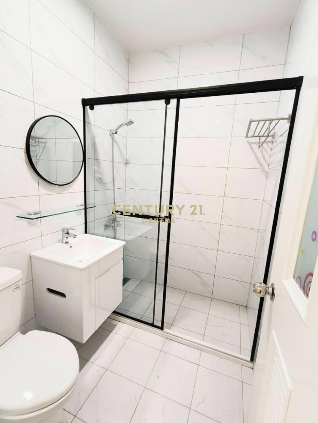 市府商圈稀有邊間全新裝潢3房車庭院戶