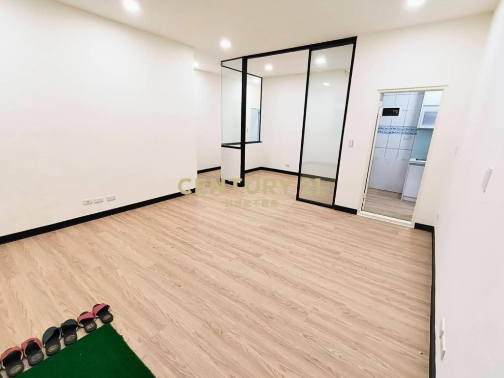 市府商圈稀有邊間全新裝潢3房車庭院戶