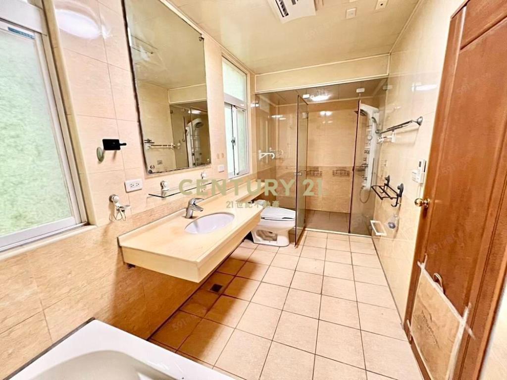 宜誠金品邊間4房3車位別墅露臺戶