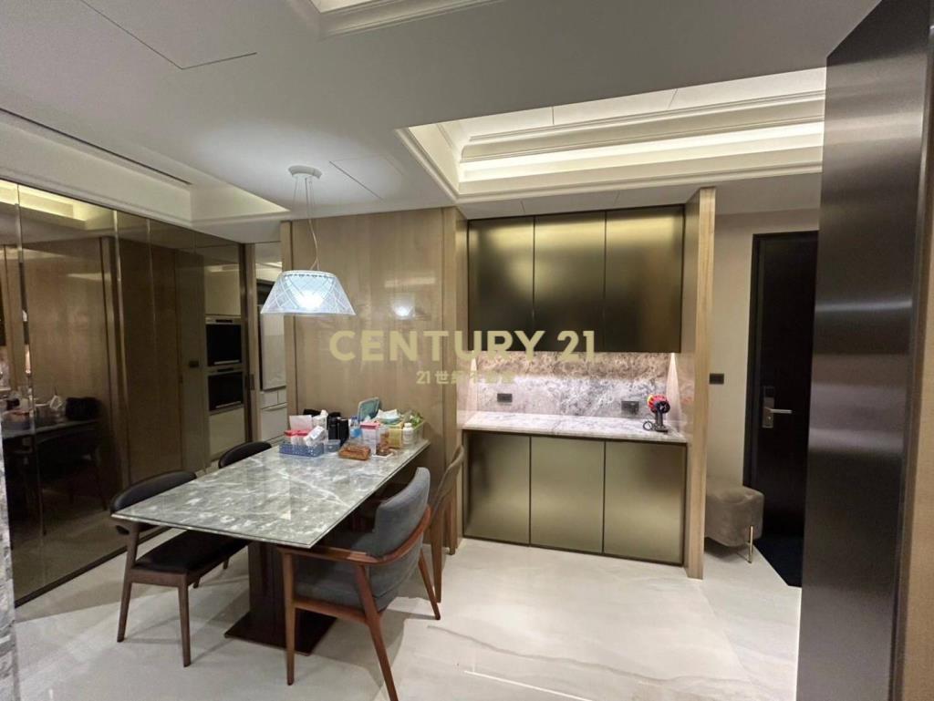 桃園站前無敵景觀名師裝潢3改2房+2車位