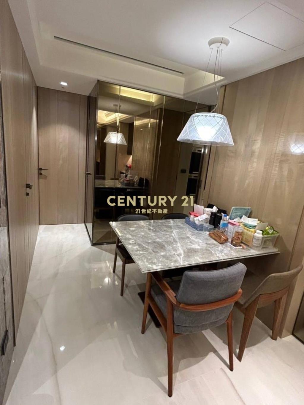 桃園站前無敵景觀名師裝潢3改2房+2車位