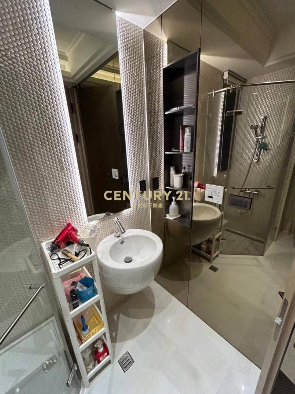 桃園站前無敵景觀名師裝潢3改2房+2車位