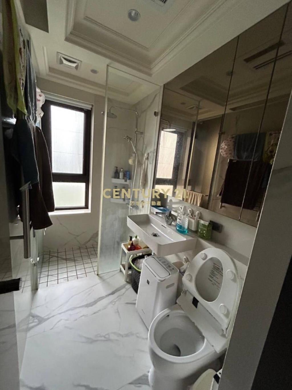 桃園站前無敵景觀名師裝潢3改2房+2車位