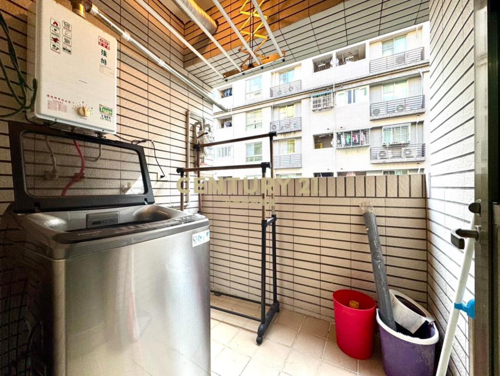 忠貞商圈前後採光｜室內29坪電梯美３房車