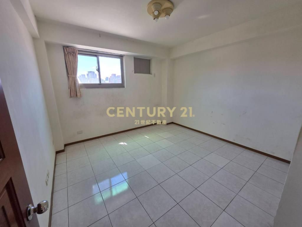 大德一街邊間三面採光頂加大4房