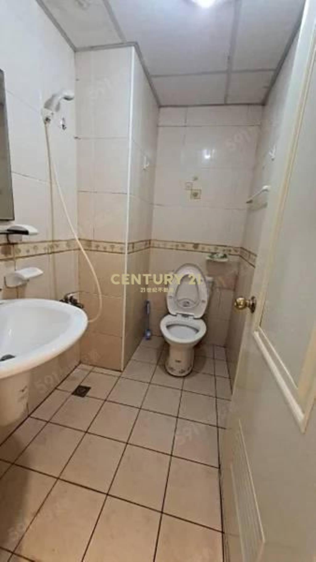 臻愛歐洲大業國小學區最便宜收租2房車