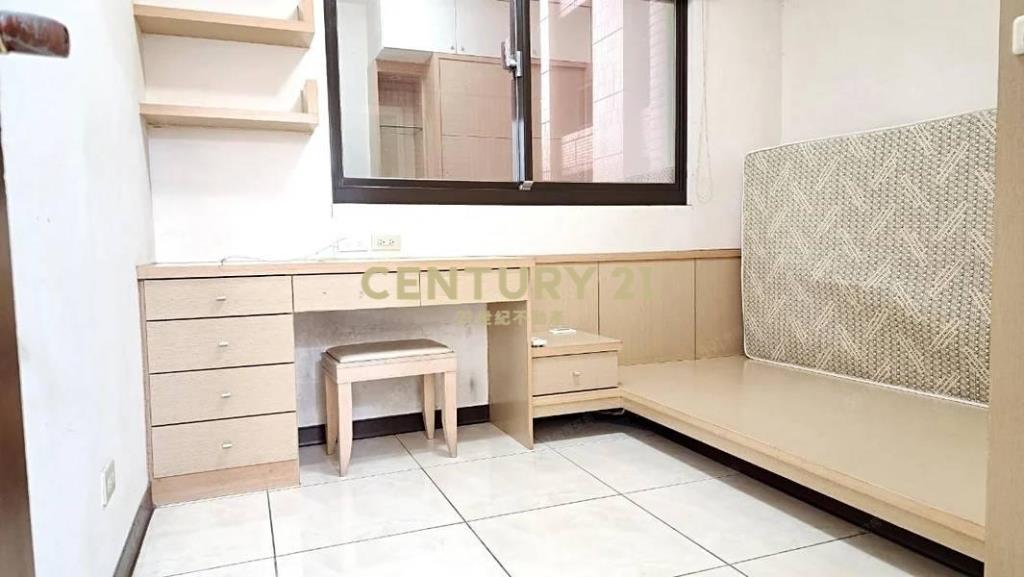 臻愛歐洲大業國小學區最便宜收租2房車