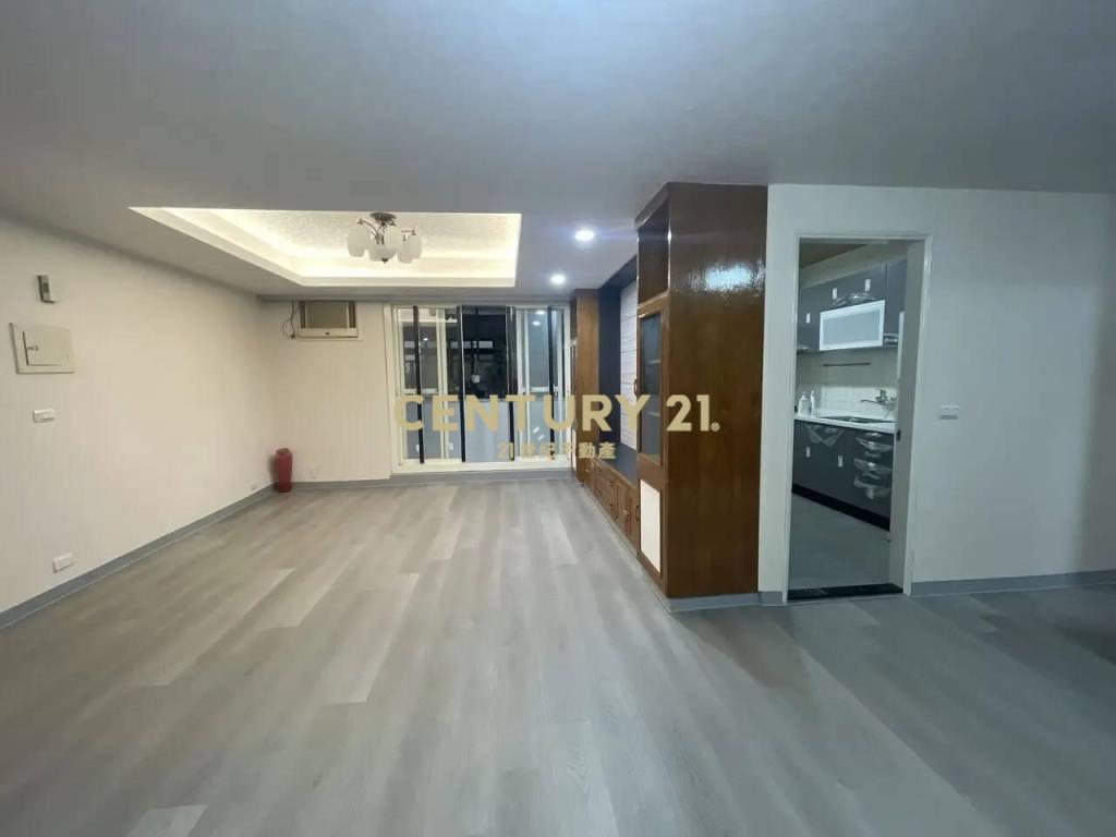 桃園東區桃三街次頂樓全新裝潢3房公寓