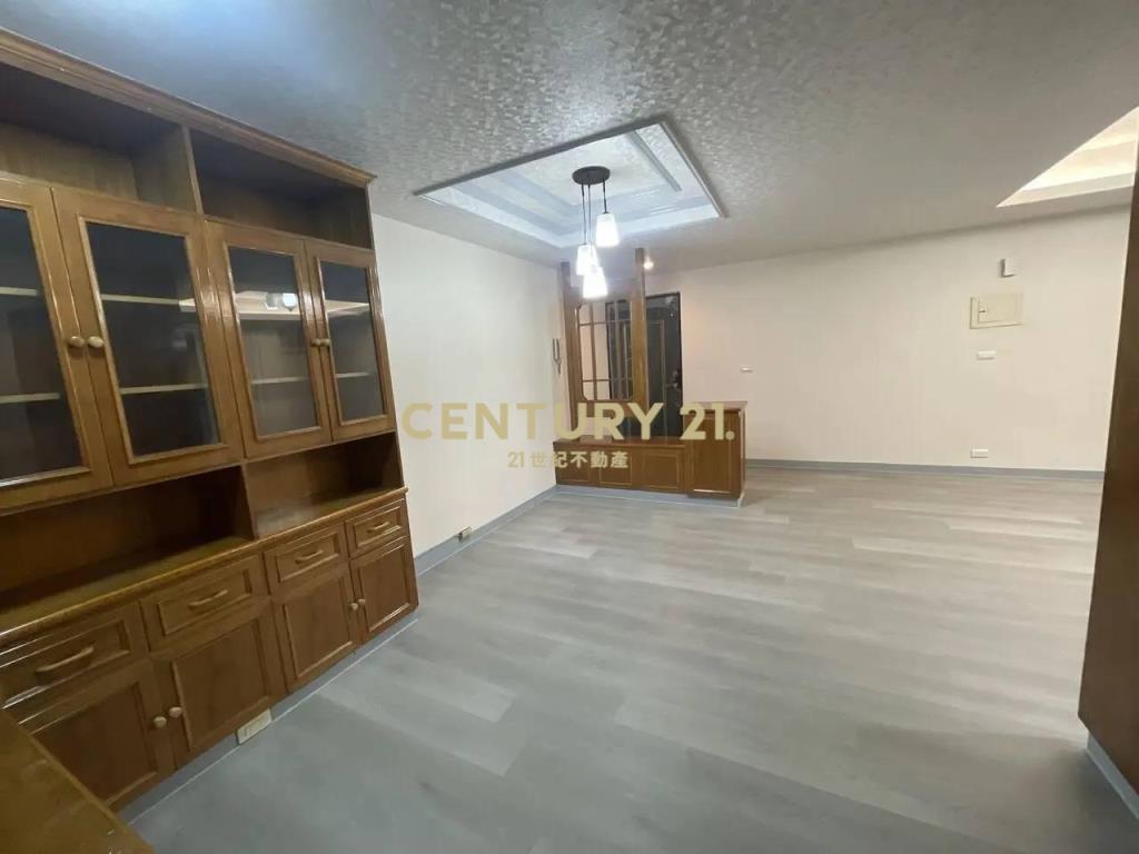 桃園東區桃三街次頂樓全新裝潢3房公寓