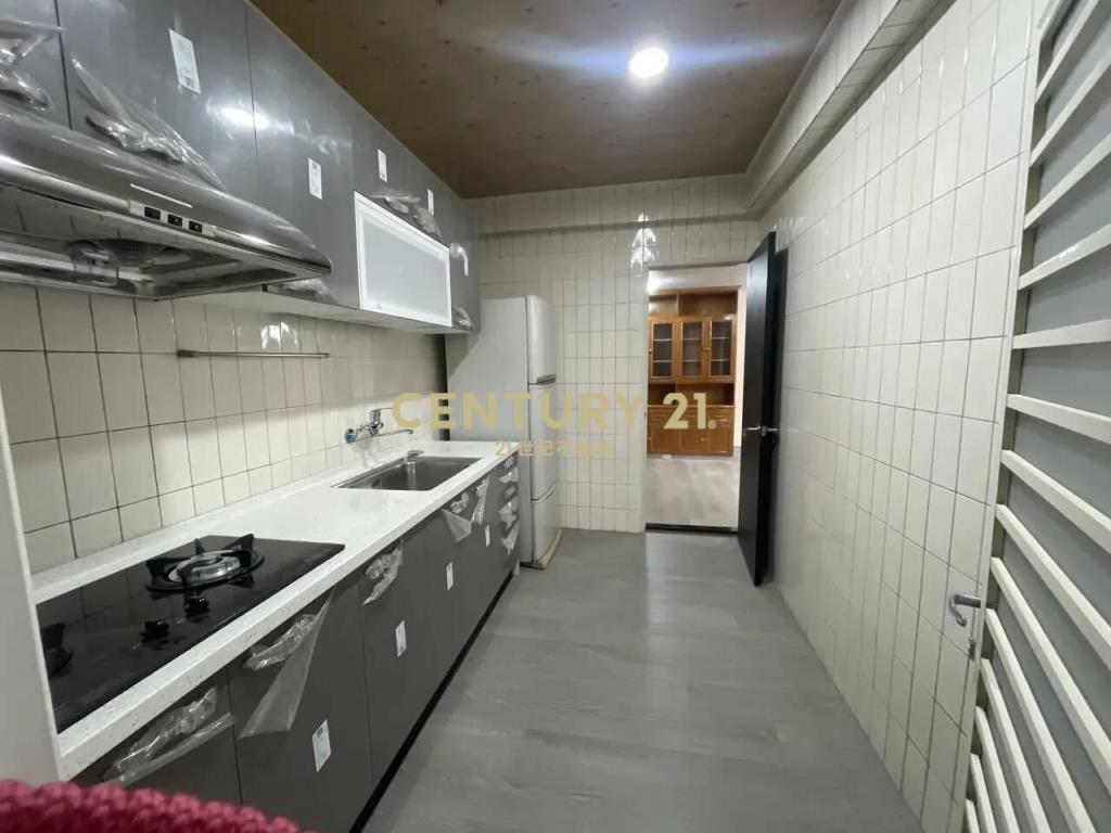 桃園東區桃三街次頂樓全新裝潢3房公寓