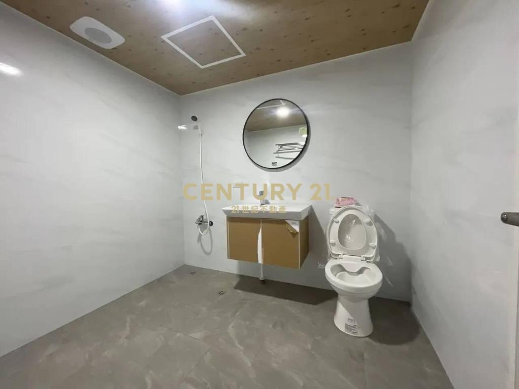 桃園東區桃三街次頂樓全新裝潢3房公寓