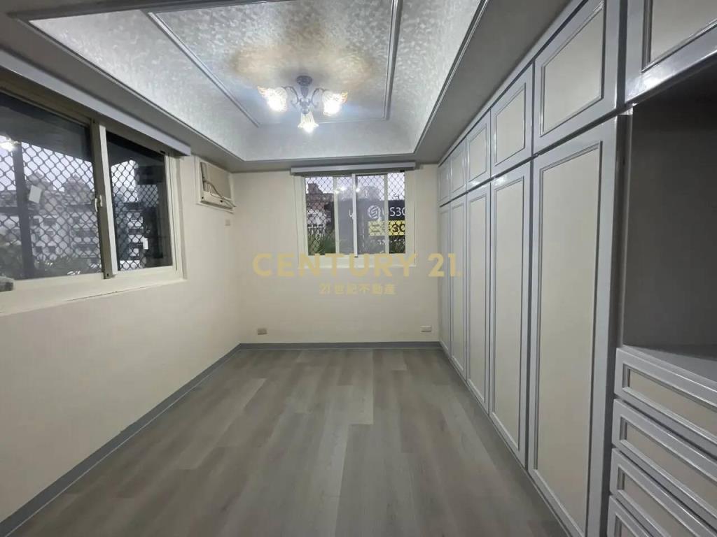 桃園東區桃三街次頂樓全新裝潢3房公寓