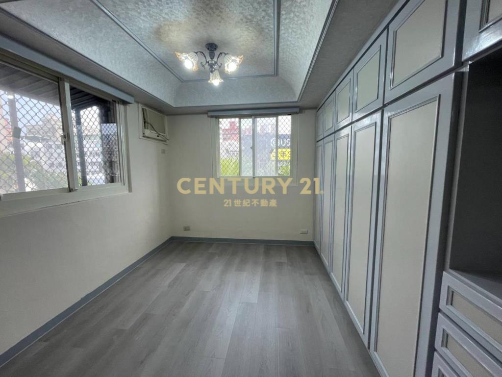 桃園東區桃三街次頂樓全新裝潢3房公寓