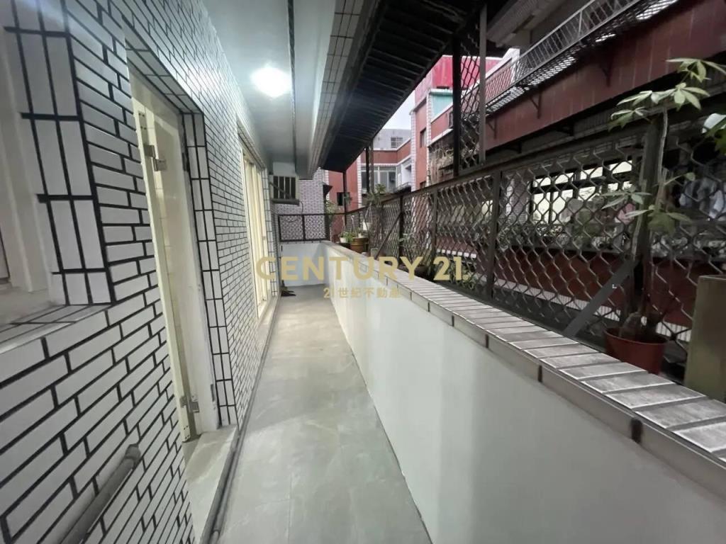 桃園東區桃三街次頂樓全新裝潢3房公寓