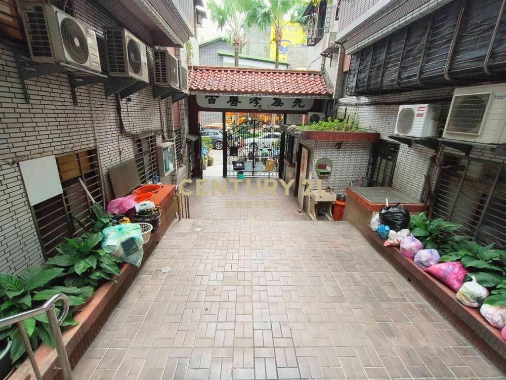 桃園東區桃三街次頂樓全新裝潢3房公寓