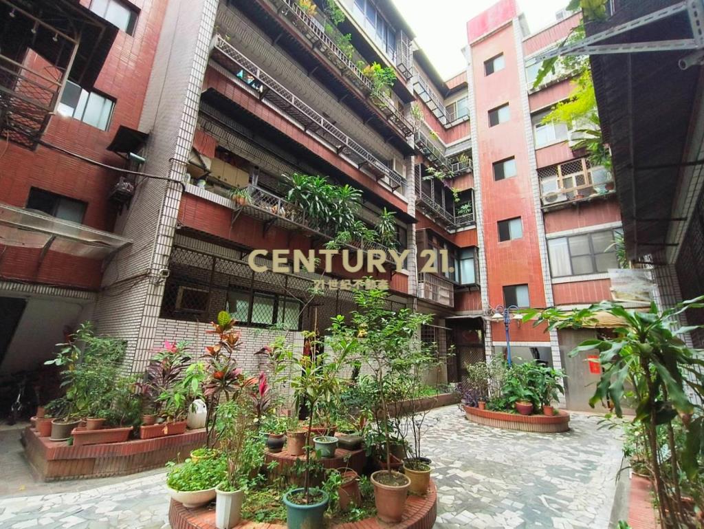 桃園東區桃三街次頂樓全新裝潢3房公寓