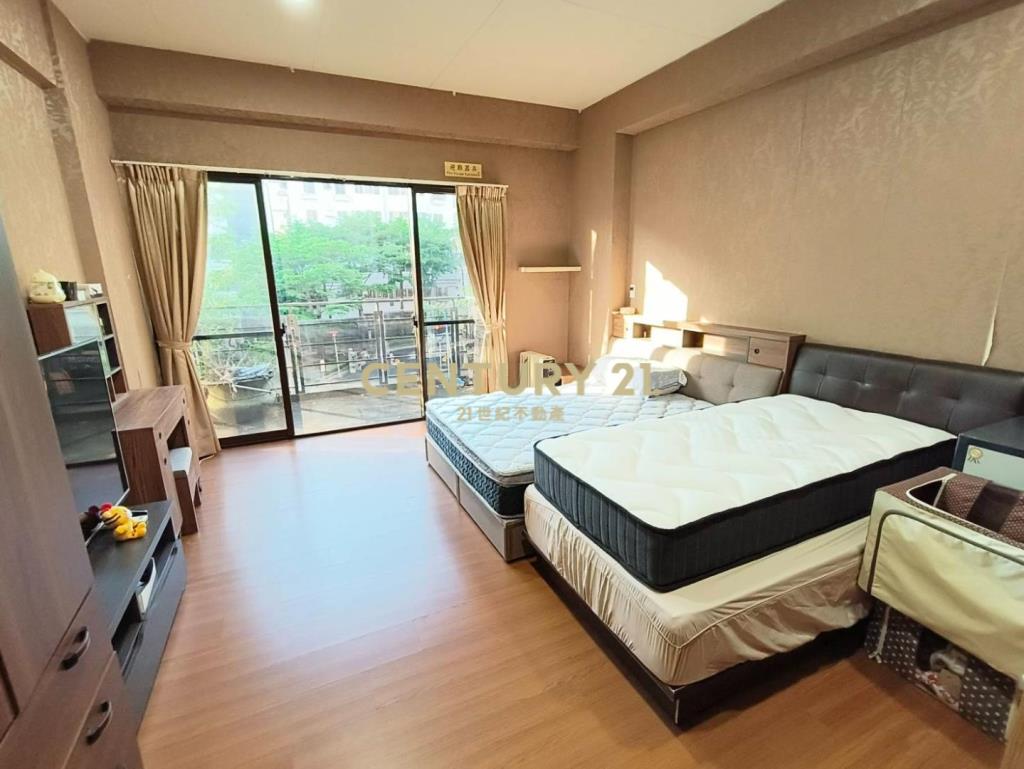 寶山公園邊間4房車電梯透天店面