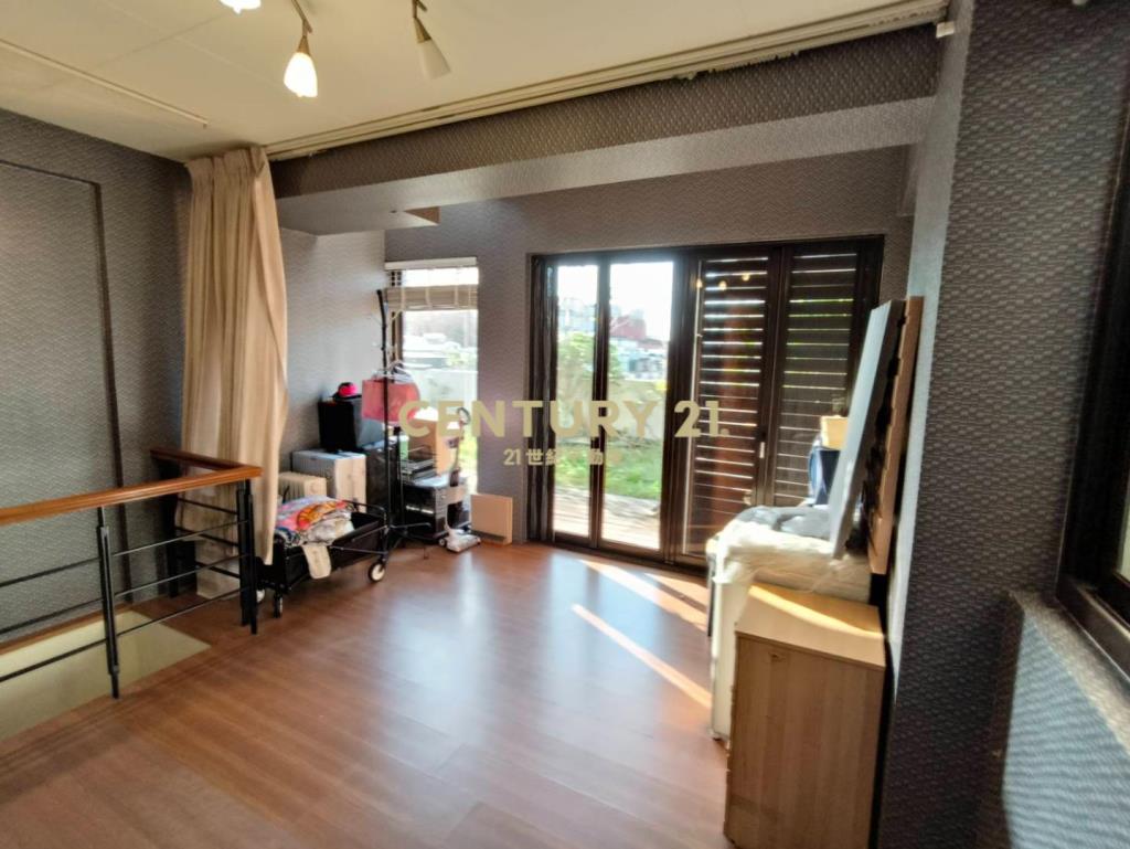 寶山公園邊間4房車電梯透天店面