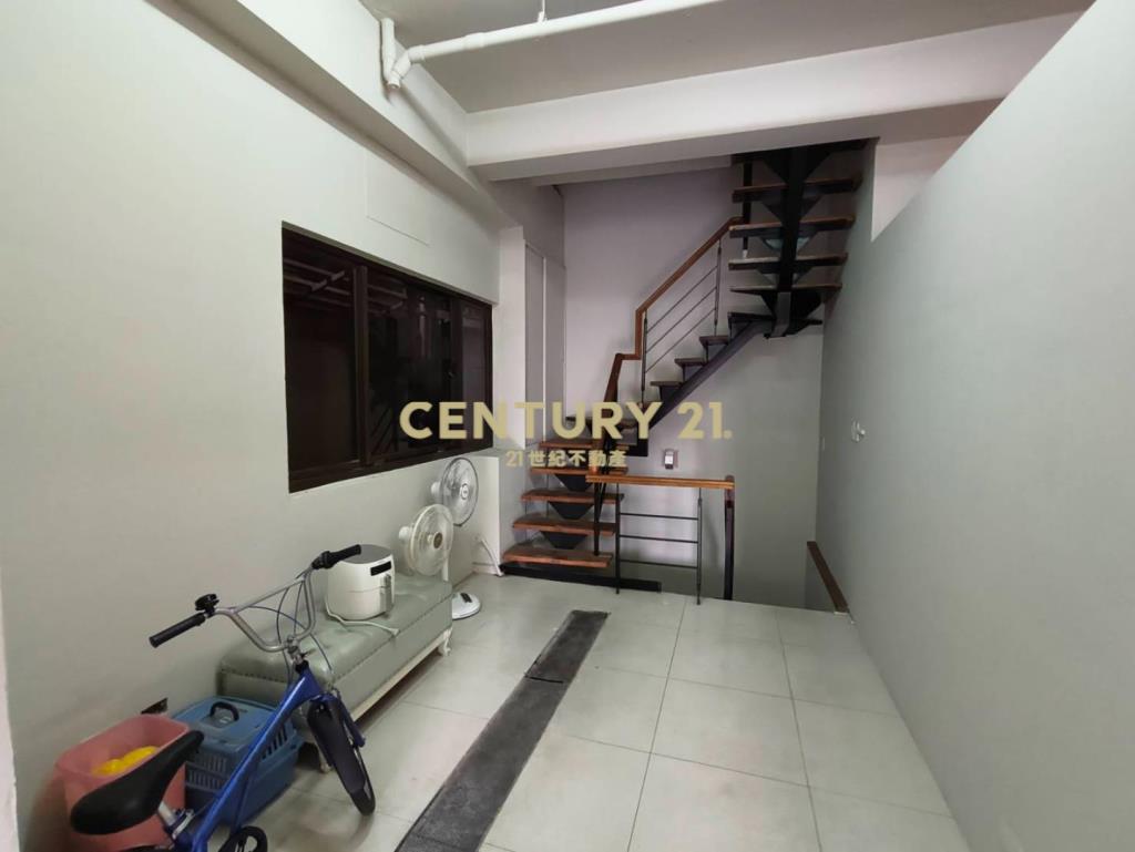 寶山公園邊間4房車電梯透天店面