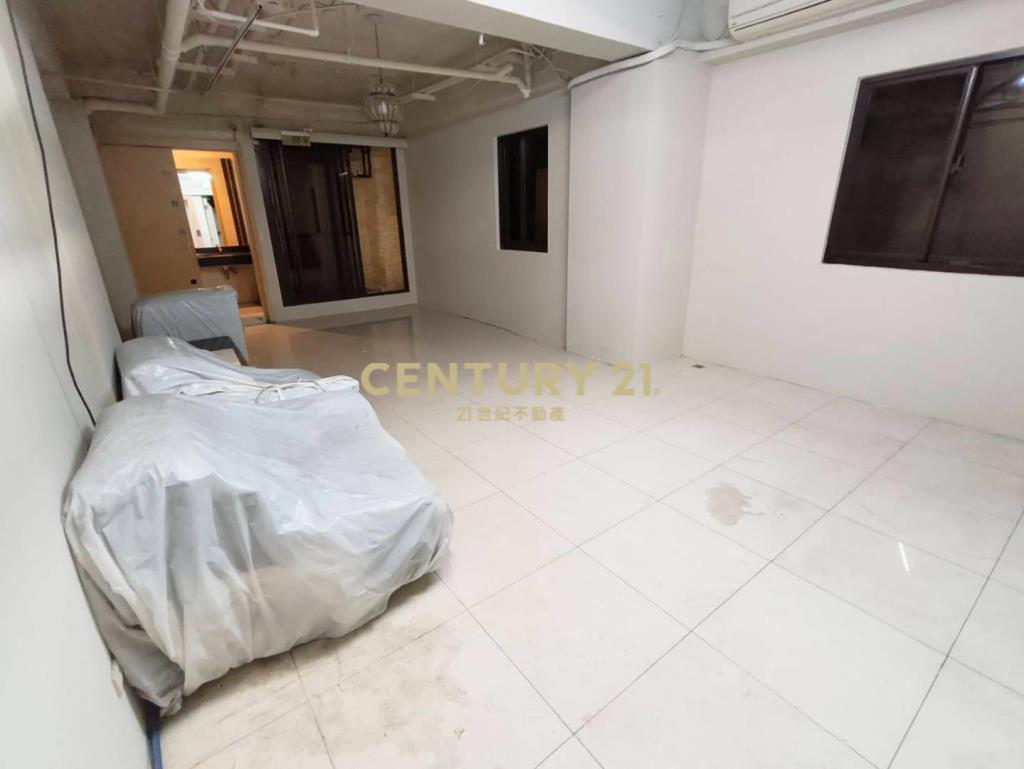 寶山公園邊間4房車電梯透天店面