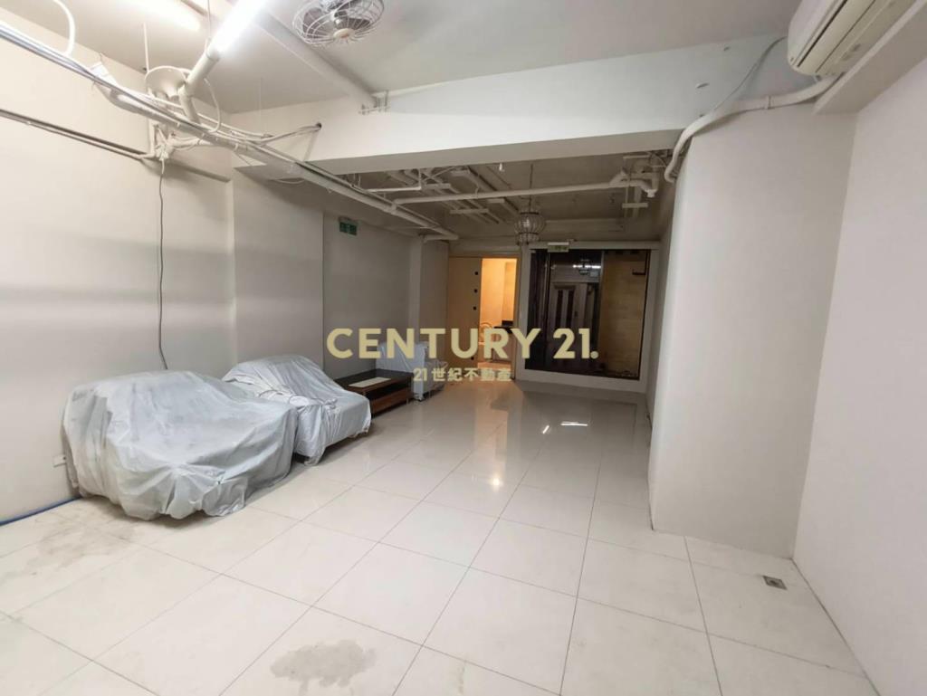 寶山公園邊間4房車電梯透天店面