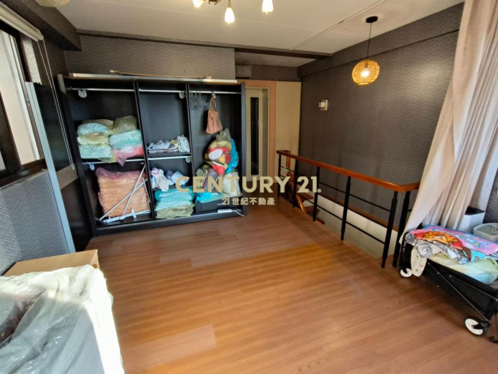 寶山公園邊間4房車電梯透天店面