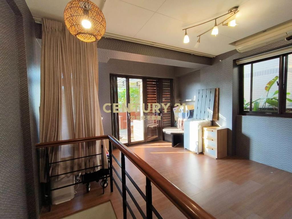 寶山公園邊間4房車電梯透天店面