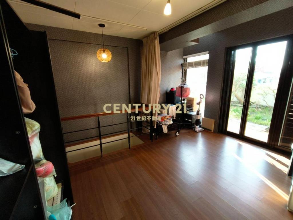 寶山公園邊間4房車電梯透天店面