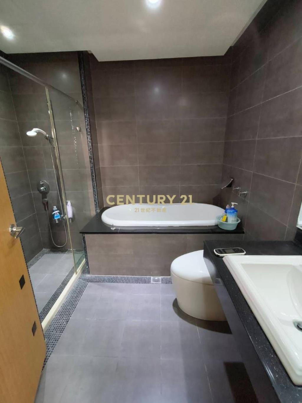 寶山公園邊間4房車電梯透天店面