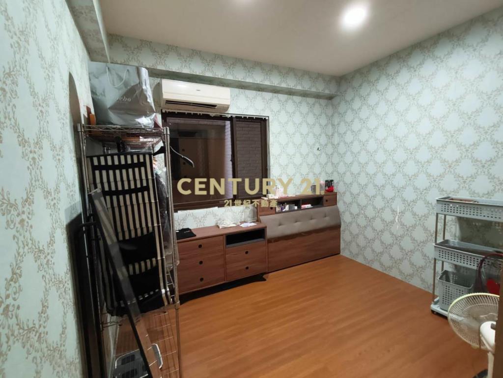 寶山公園邊間4房車電梯透天店面