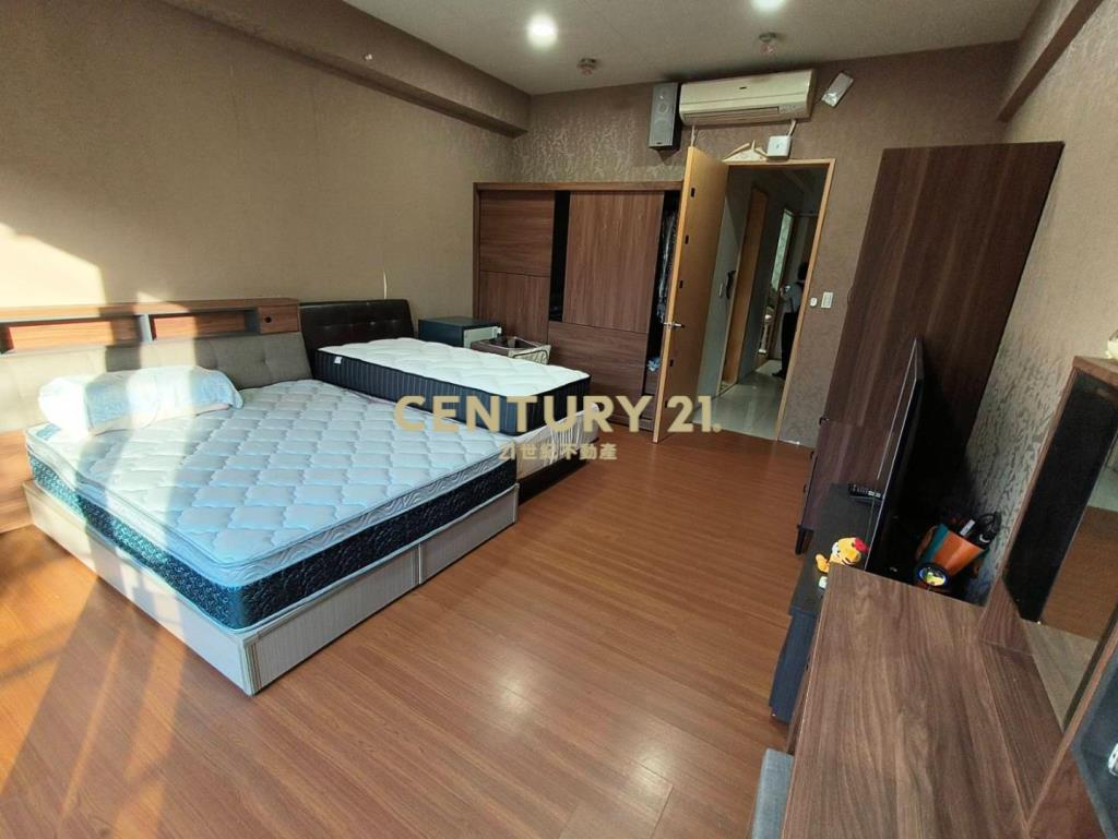 寶山公園邊間4房車電梯透天店面