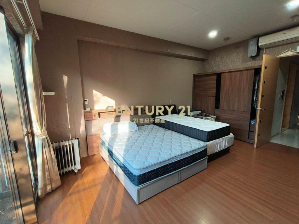 寶山公園邊間4房車電梯透天店面