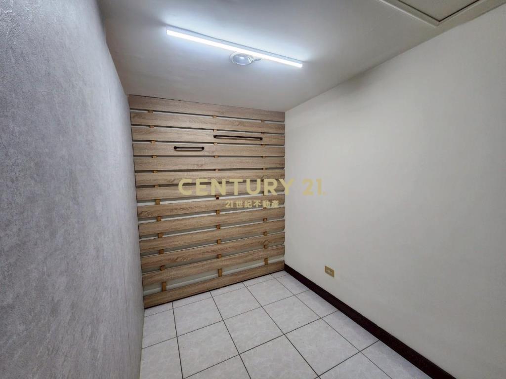 小天母梯田公園低總價邊間發財4房車