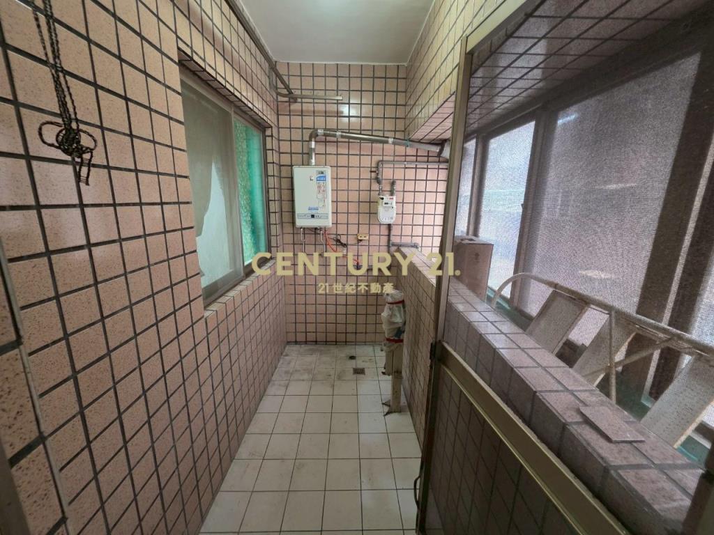 小天母梯田公園低總價邊間發財4房車