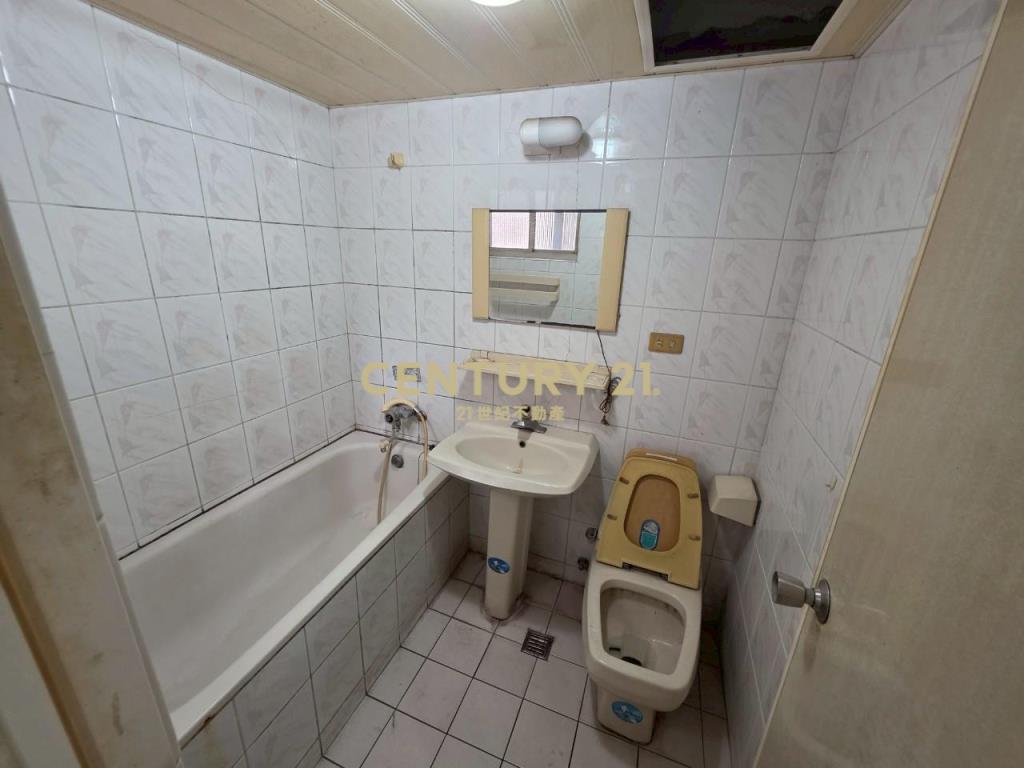 小天母梯田公園低總價邊間發財4房車