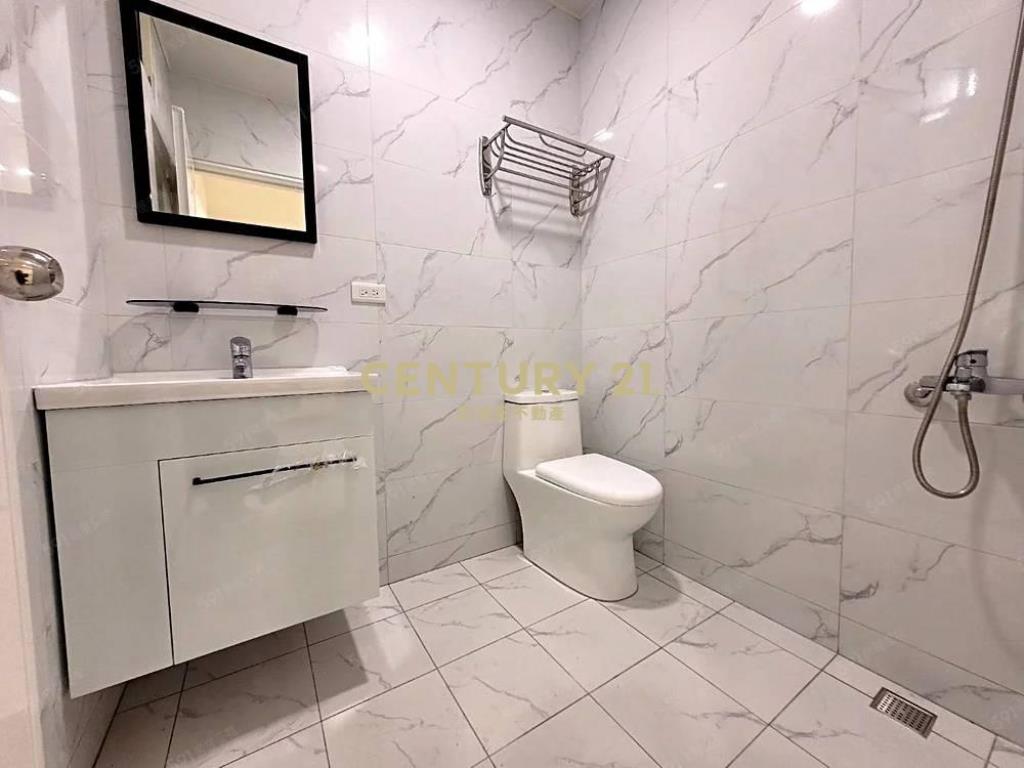 愛七街力行市場G09全新裝潢6米寬店面