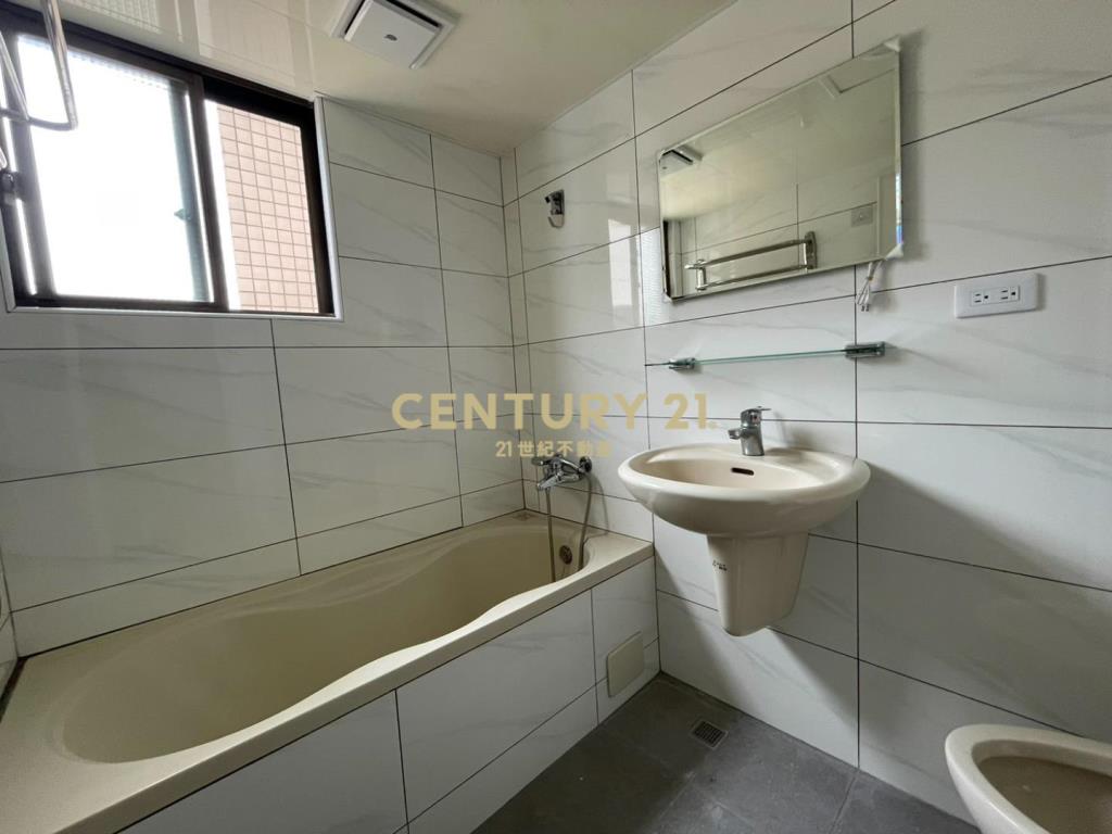 台北檳城全新裝潢收租3房車