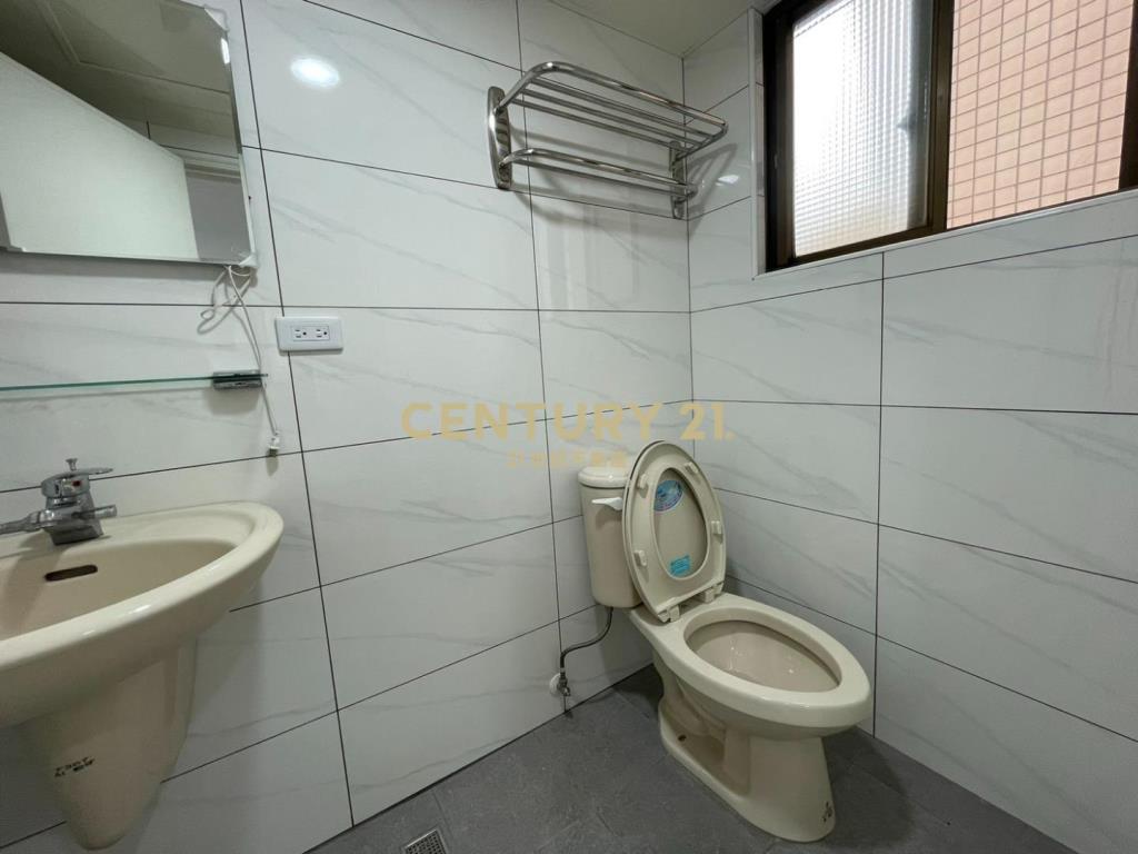 台北檳城全新裝潢收租3房車