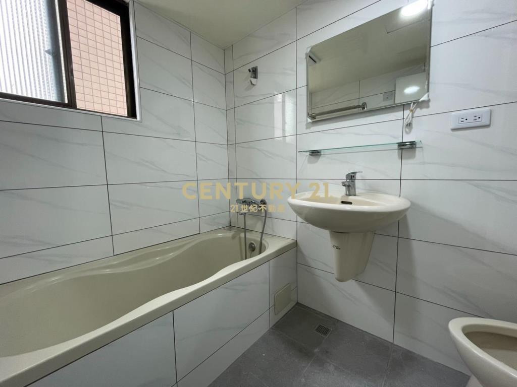 台北檳城全新裝潢收租3房車