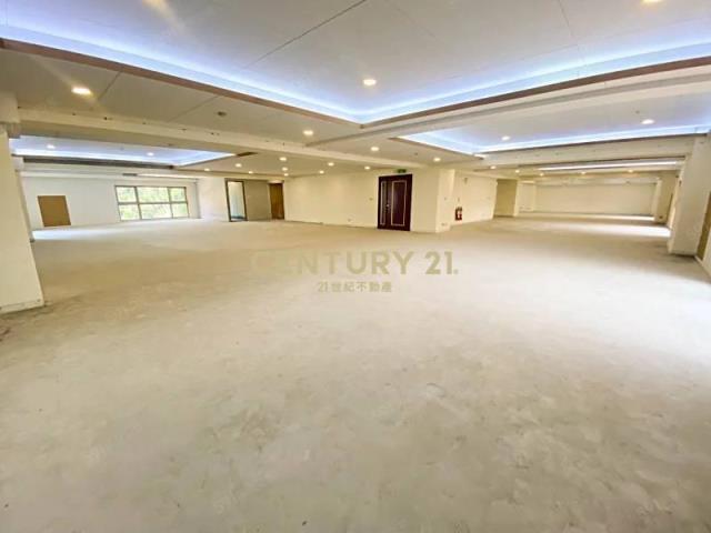 東京貴族小檜溪重劃區旁超低單價商辦