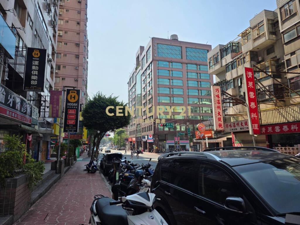 桃園小天母蛋黃區正大有路3層樓金店面