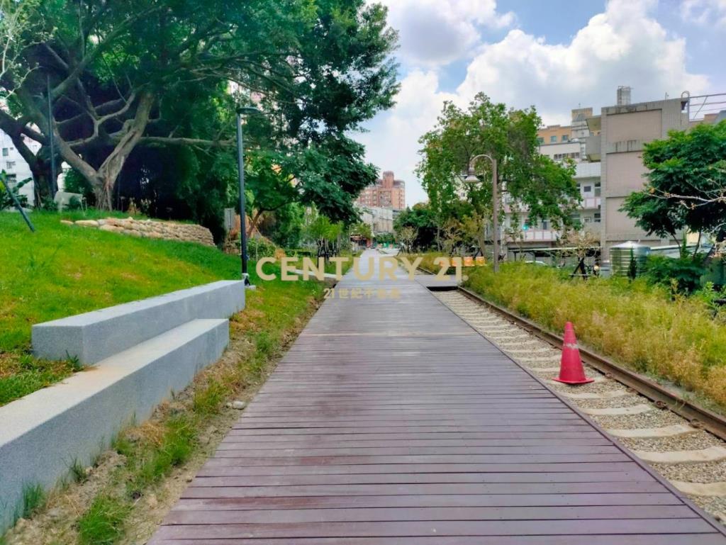 桃園小天母蛋黃區正大有路3層樓金店面