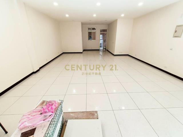 泰山街雙面臨路6米寬全新裝潢店面