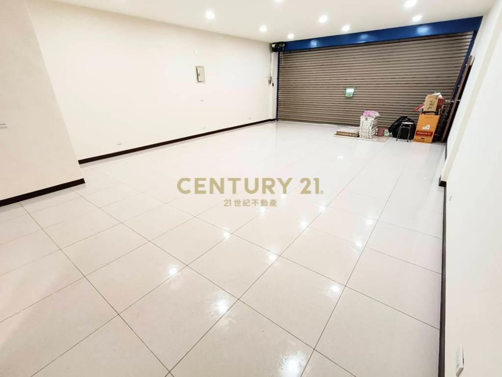 泰山街雙面臨路6米寬全新裝潢店面