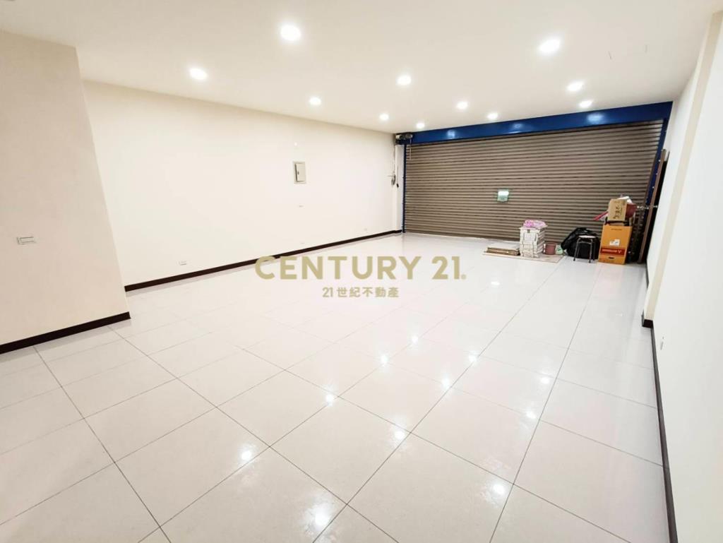 泰山街雙面臨路6米寬全新裝潢店面