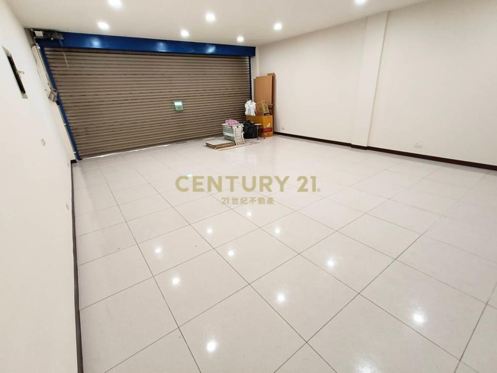 泰山街雙面臨路6米寬全新裝潢店面