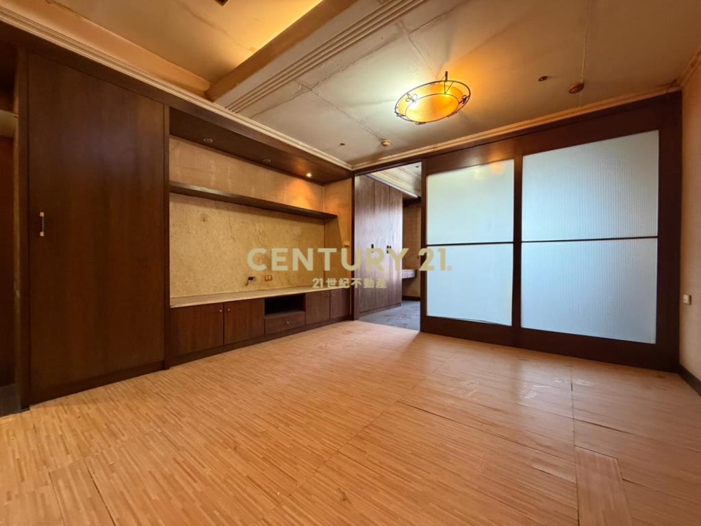 專任委託｜高雄愛河音樂中心採光美套房