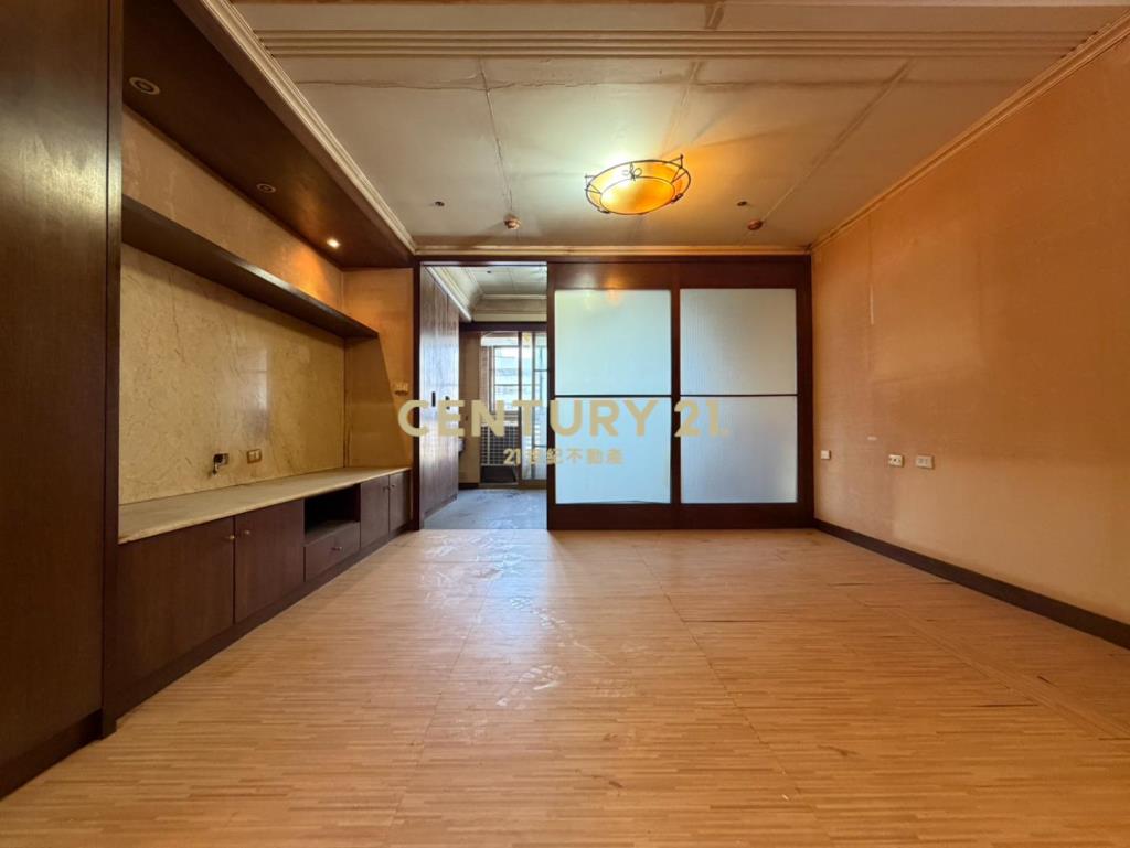 專任委託｜高雄愛河音樂中心採光美套房